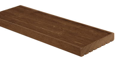 Terrassendiele aus Ipe Holz mit geriffelter Oberfläche