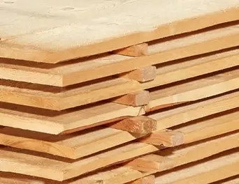 Schnittholz gestapelt